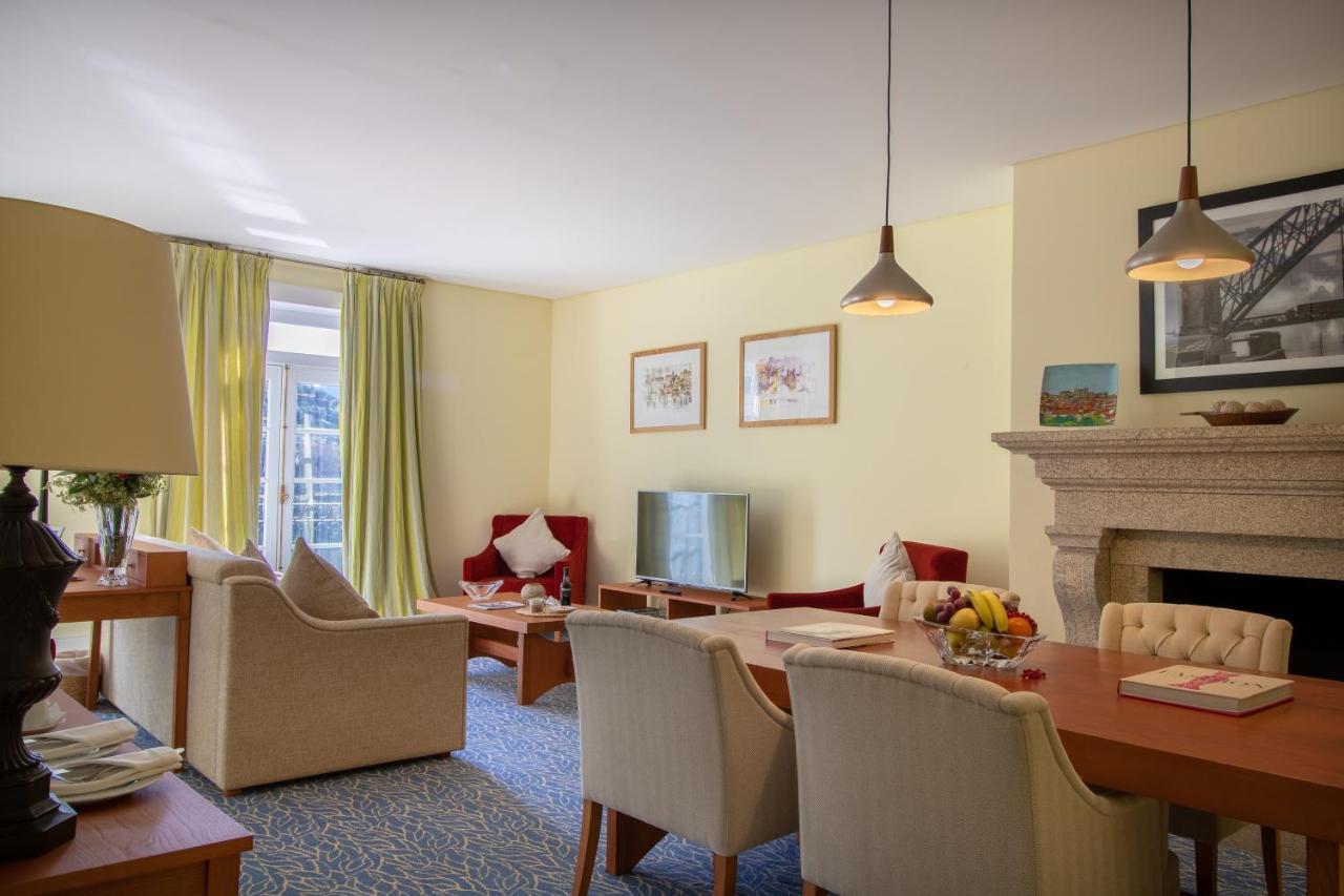 The Vintage House - Douro Otel Pinhão Dış mekan fotoğraf A typical living room in a student residence hall