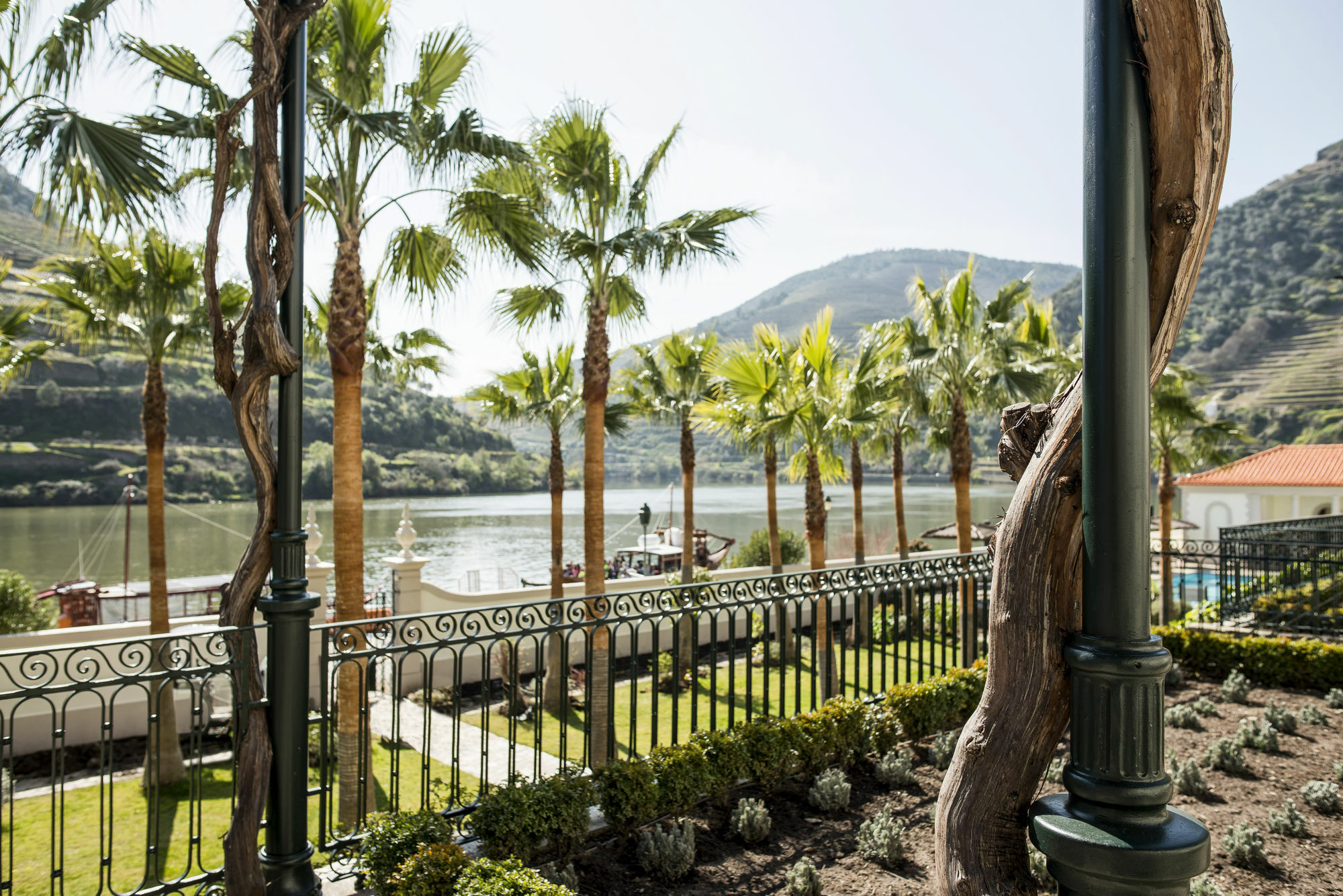 The Vintage House - Douro Otel Pinhão Dış mekan fotoğraf The lake at the center of the resort