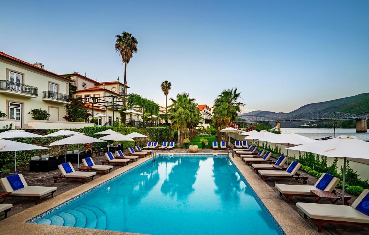 The Vintage House - Douro Otel Pinhão Dış mekan fotoğraf The pool at the Four Seasons Hotel